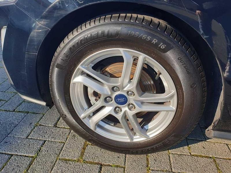 Gebraucht Ford Focus Cool & Connect 101 PS (74 kW) 2019 Iridiumschwarz metallic Limousine