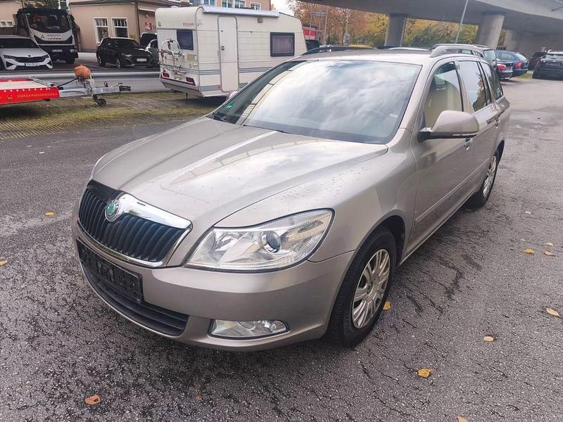 Beige Gebraucht 2009 Skoda Octavia Ambiente Kombi | 2.900 € (Superpreis) - Bild 1/4