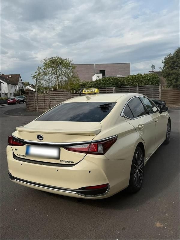 Gebraucht Lexus ES300H 218 PS (160 kW) 2023 Braun Limousine