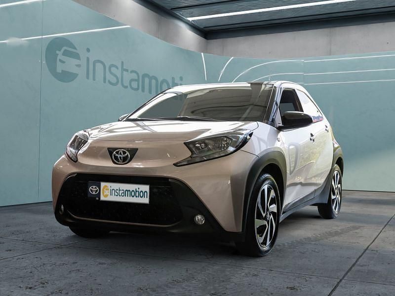 Beige Gebraucht 2024 Toyota Aygo Kleinwagen | 16.399 € (Etwas zu teuer) - Bild 1/4