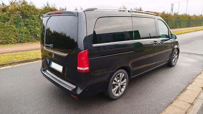Gebraucht Mercedes V220 Avantgarde Edition 163 PS (119 kW) 2016 Schwarz Van / Kleinbus