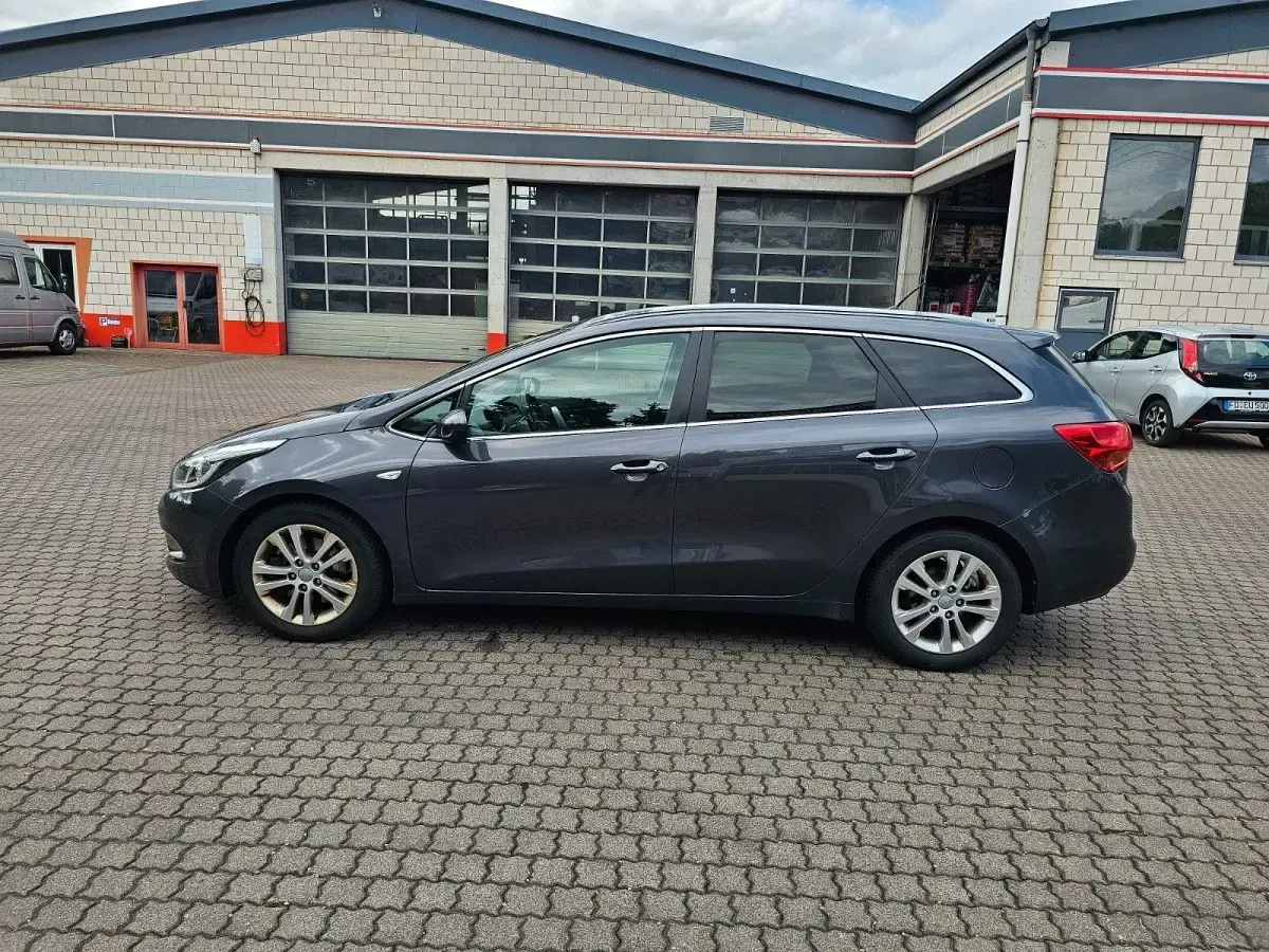 Gebraucht Kia Ceed FIFA World Cup Edition 128 PS (94 kW) 2014 Grau Kleinwagen