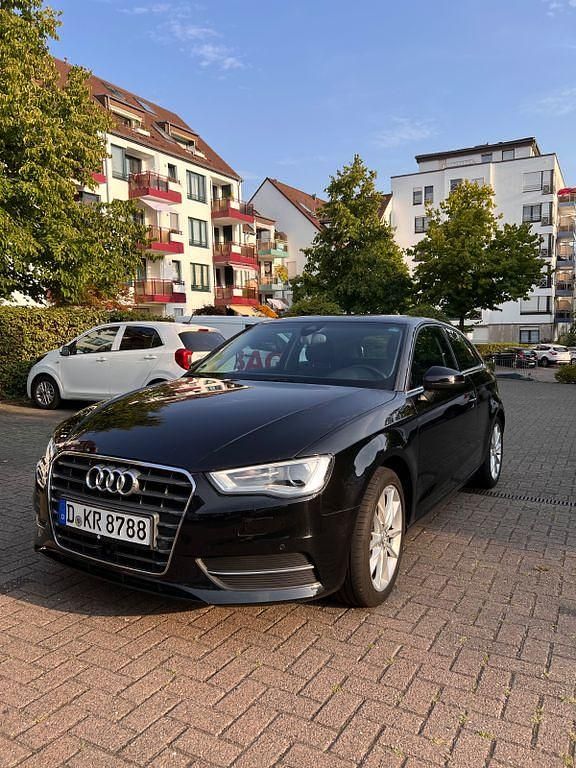 Schwarz Gebraucht 2015 Audi A3 Attraction Limousine | 9.500 € (Guter Preis) - Bild 1/4