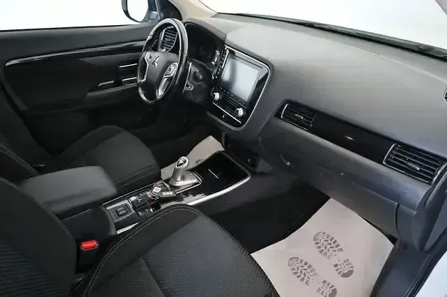 Gebraucht Mitsubishi Outlander P-HEV 224 PS (164 kW) 2020 Weiß SUV