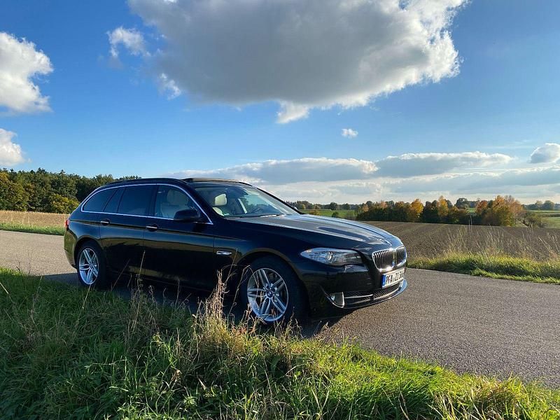 Schwarz Gebraucht 2012 BMW 525 Kombi | 9.000 € (Superpreis) - Bild 1/4