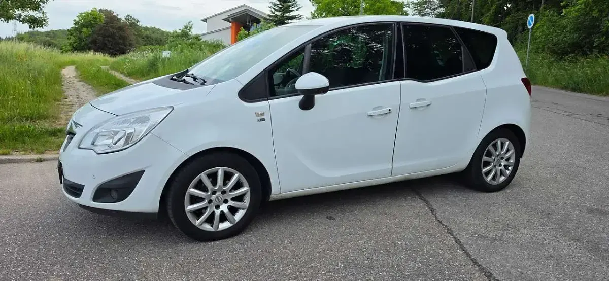 Gebraucht Opel Meriva 120 PS (88 kW) 2012 Weiß Van / Kleinbus