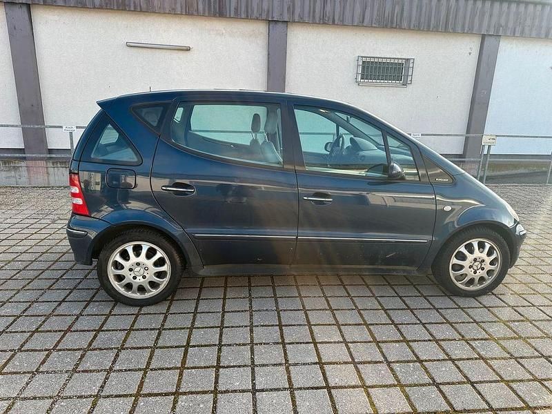 Gebraucht Mercedes A190 Elegance 125 PS (91 kW) 2001 Blau Van / Kleinbus