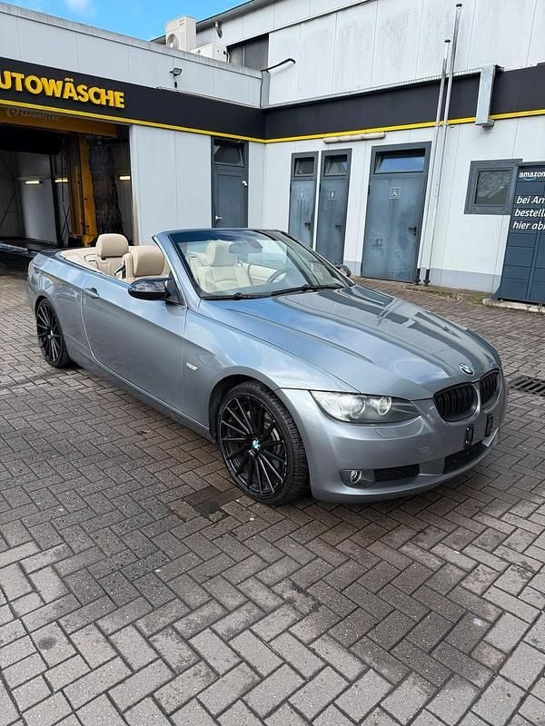 Gebraucht BMW 330 Cabriolet 231 PS (169 kW) 2008 Grau Cabrio