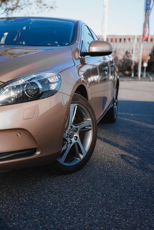 Gebraucht 2014 Volvo V40 Momentum Kombi | 12.500 € (Etwas zu teuer) - Bild 1/4
