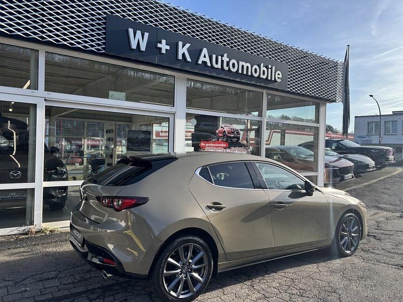 Neu Mazda 3 Exclusive-Line 140 PS (102 kW) 2025 Gelb Limousine
