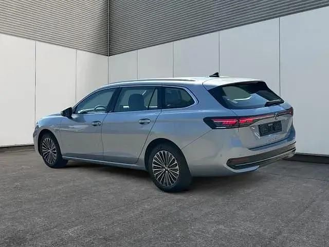 Oyster silver metallic Neu 2025 VW Passat Elegance Kombi | 38.870 € (Guter Preis) - Bild 1/2