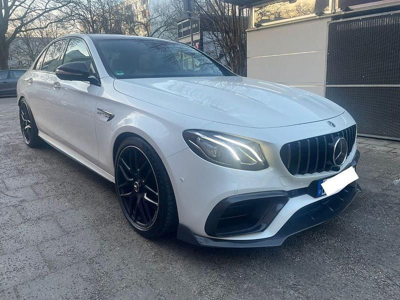 Weiß Gebraucht 2017 Mercedes E63 AMG AMG Limousine | 73.900 € - Bild 1/4