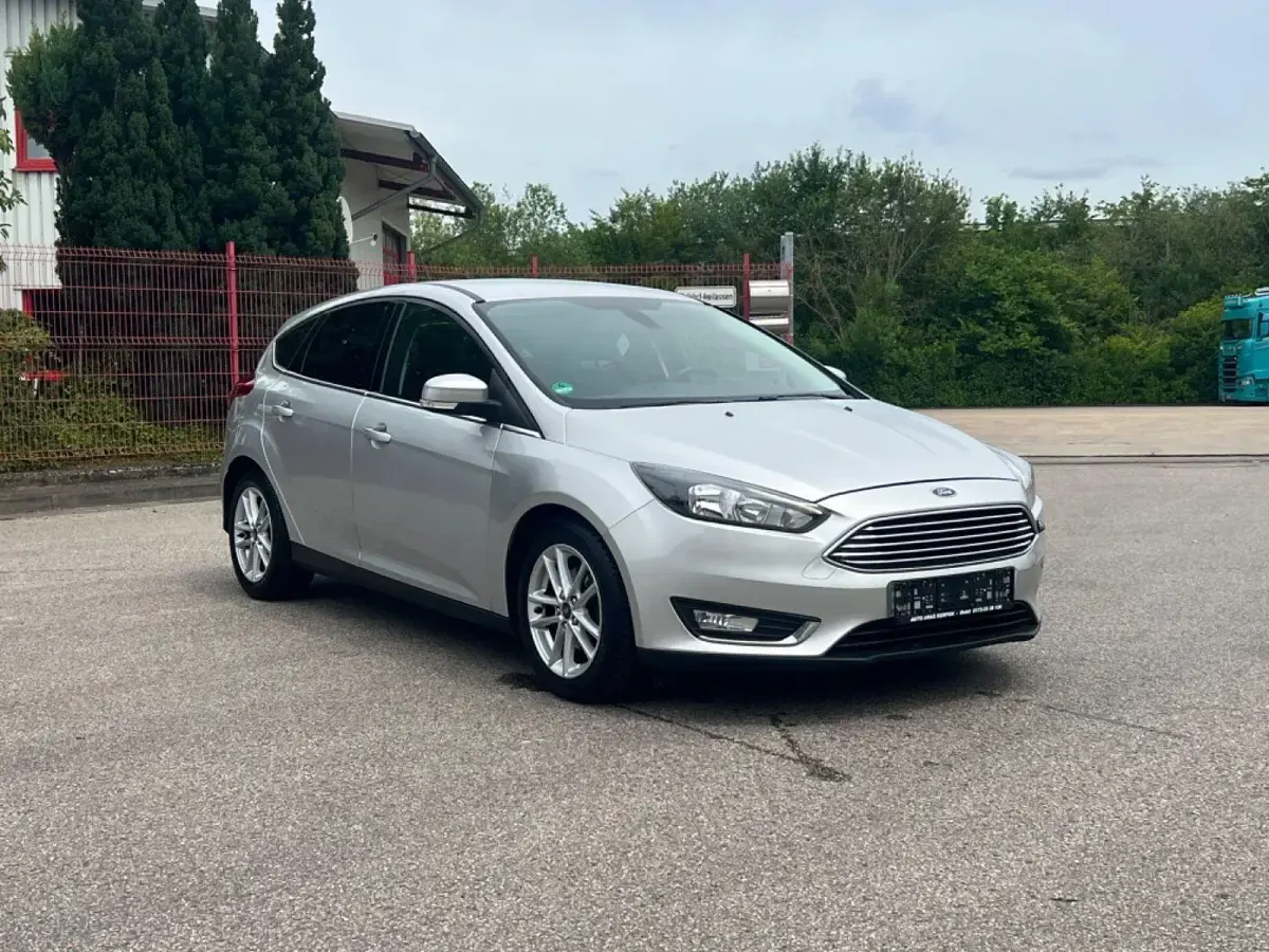 Gebraucht Ford Focus Titanium 125 PS (91 kW) 2017 Silber Limousine