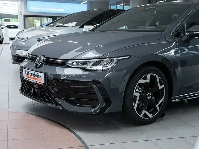 Gebraucht VW Golf VIII Comfortline 150 PS (110 kW) 2026 Delfingrau metallic Limousine