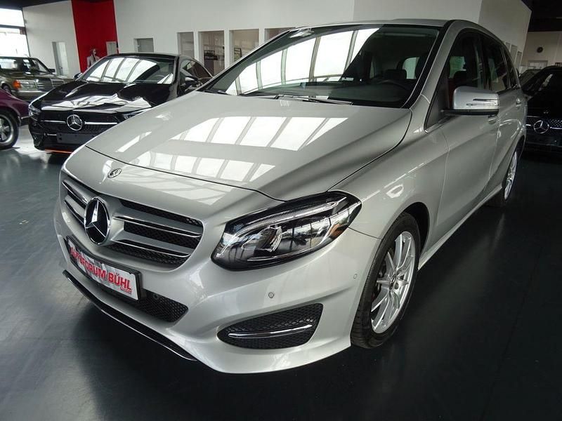 Gebraucht Mercedes B200 Urban 136 PS (100 kW) 2018 Silber Van / Kleinbus