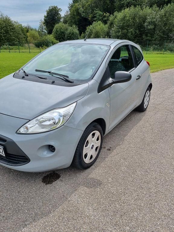 Grau Gebraucht 2014 Ford Ka Trend Kleinwagen | 2.500 € - Bild 1/4