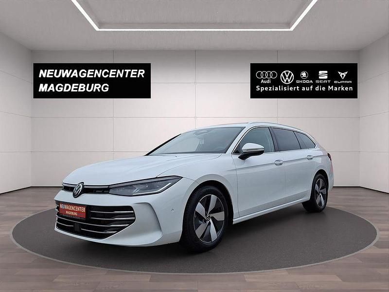 Gebraucht VW Passat Elegance 150 PS (110 kW) 2025 Oryxweiß perlmutteffekt Kombi