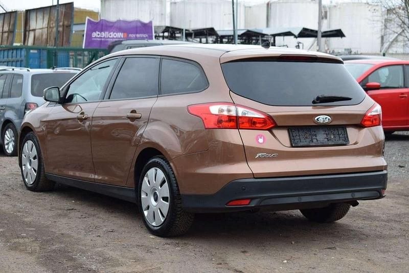 Gebraucht Ford Focus SYNC Edition 125 PS (91 kW) 2013 Braun Kombi