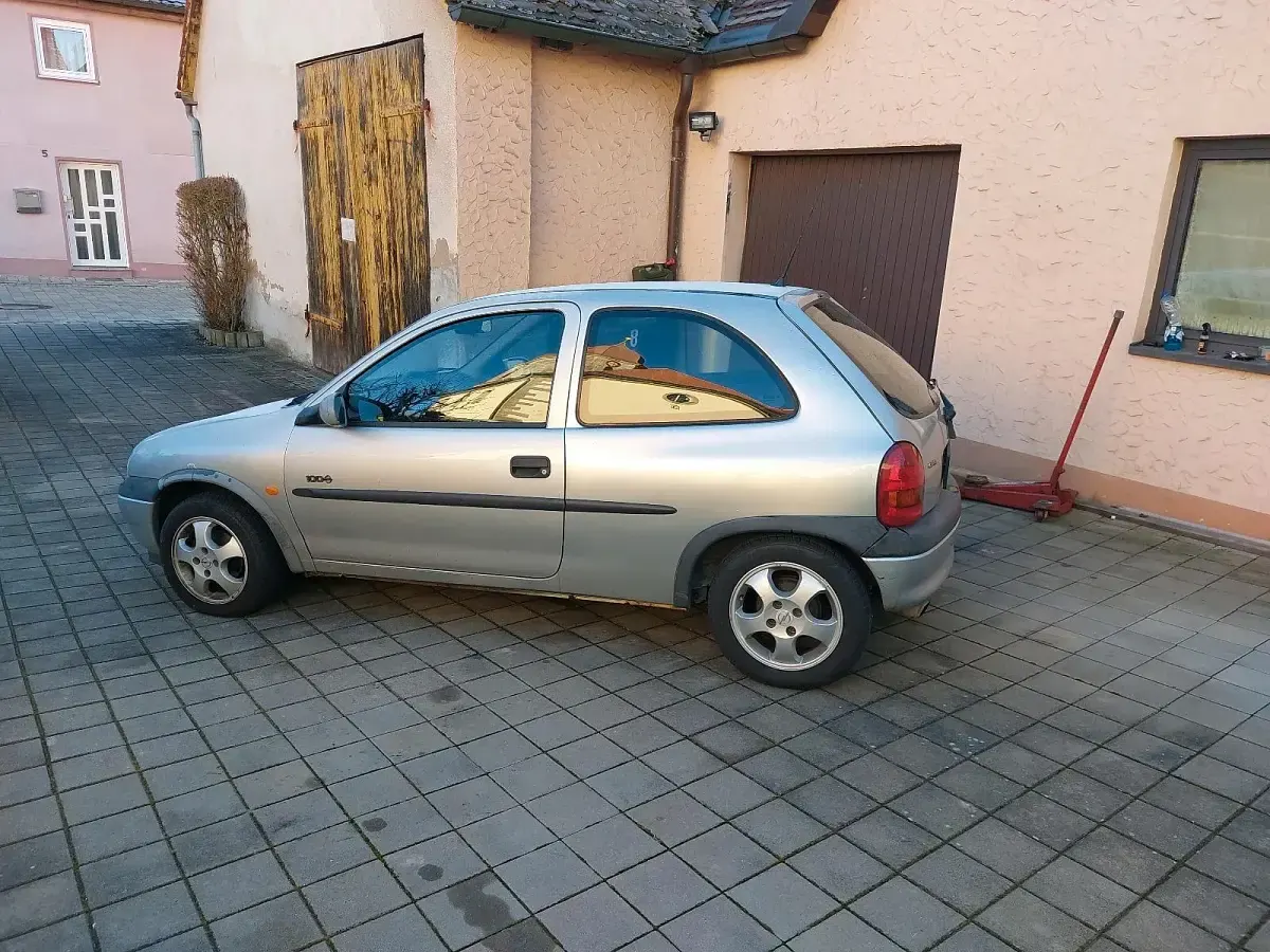 Gebraucht Opel Corsa 65 PS (47 kW) 1999 Silber Kleinwagen