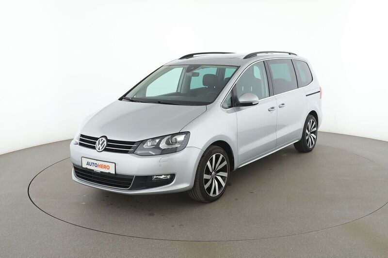 Silber Gebraucht 2020 VW Sharan Comfortline Van / Kleinbus | 29.460 € (Fairer Preis) - Bild 1/4