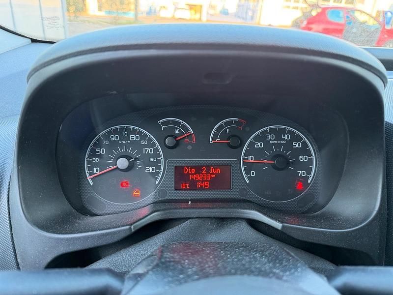 Gebraucht Peugeot Bipper 80 PS (58 kW) 2010 Weiß Van / Kleinbus