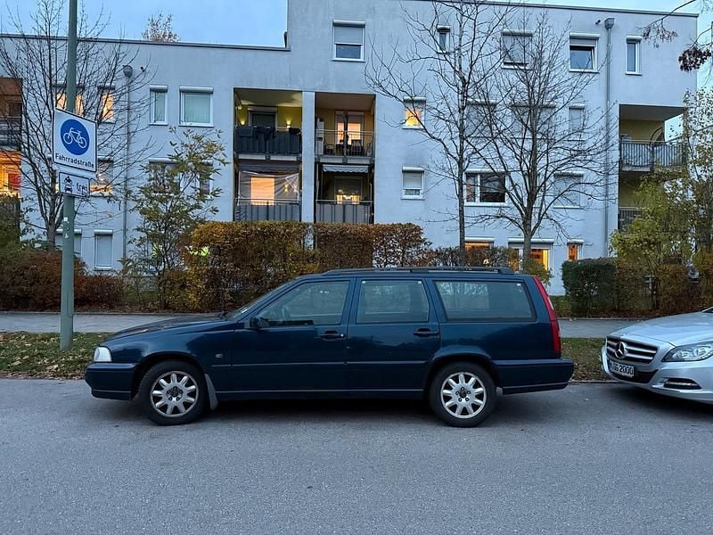 Blau Gebraucht 1999 Volvo V70 Kombi | 1.800 € - Bild 1/4