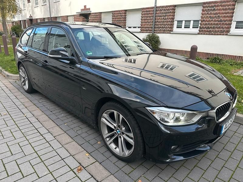 Schwarz Gebraucht 2015 BMW 320 Sport Line Kombi | 11.800 € (Guter Preis) - Bild 1/4