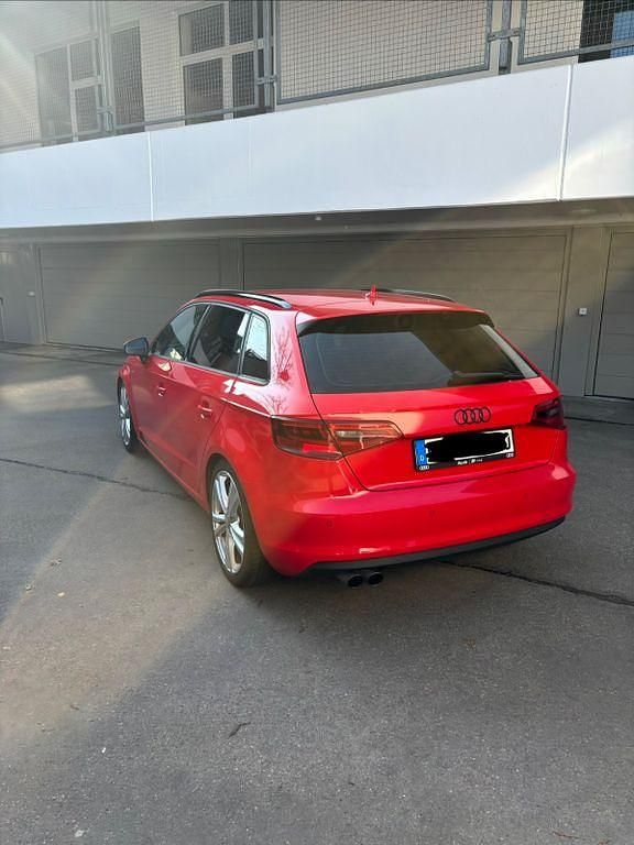 Gebraucht Audi A3 Sport 125 PS (91 kW) 2014 Rot Limousine