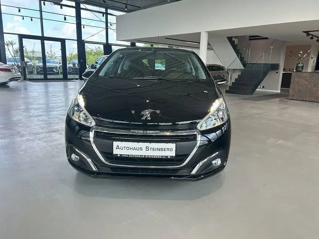 Gebraucht Peugeot 208 Active 82 PS (60 kW) 2016 Schwarz Kleinwagen