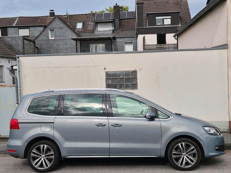Silber Gebraucht 2013 VW Sharan Van / Kleinbus | 13.600 € (Etwas zu teuer) - Bild 1/4