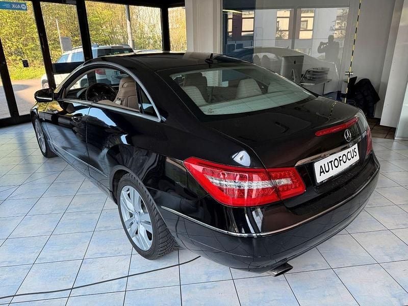 Gebraucht Mercedes E250 204 PS (150 kW) 2010 Schwarz Coupé