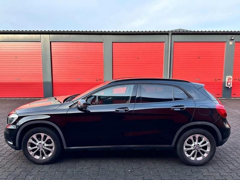 Gebraucht Mercedes GLA200 156 PS (114 kW) 2017 Schwarz SUV