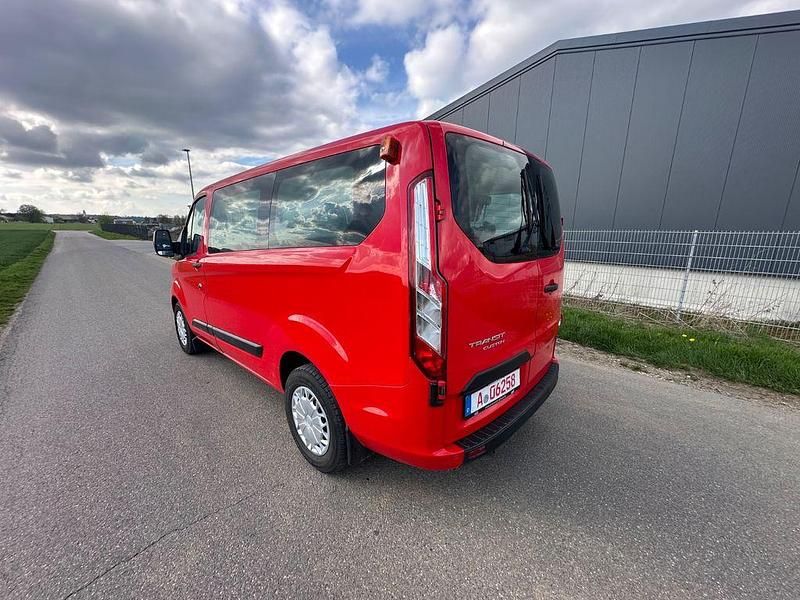 Używany Ford Transit Trend 105 KM (77 kW) 2018 Czerwony Minivan