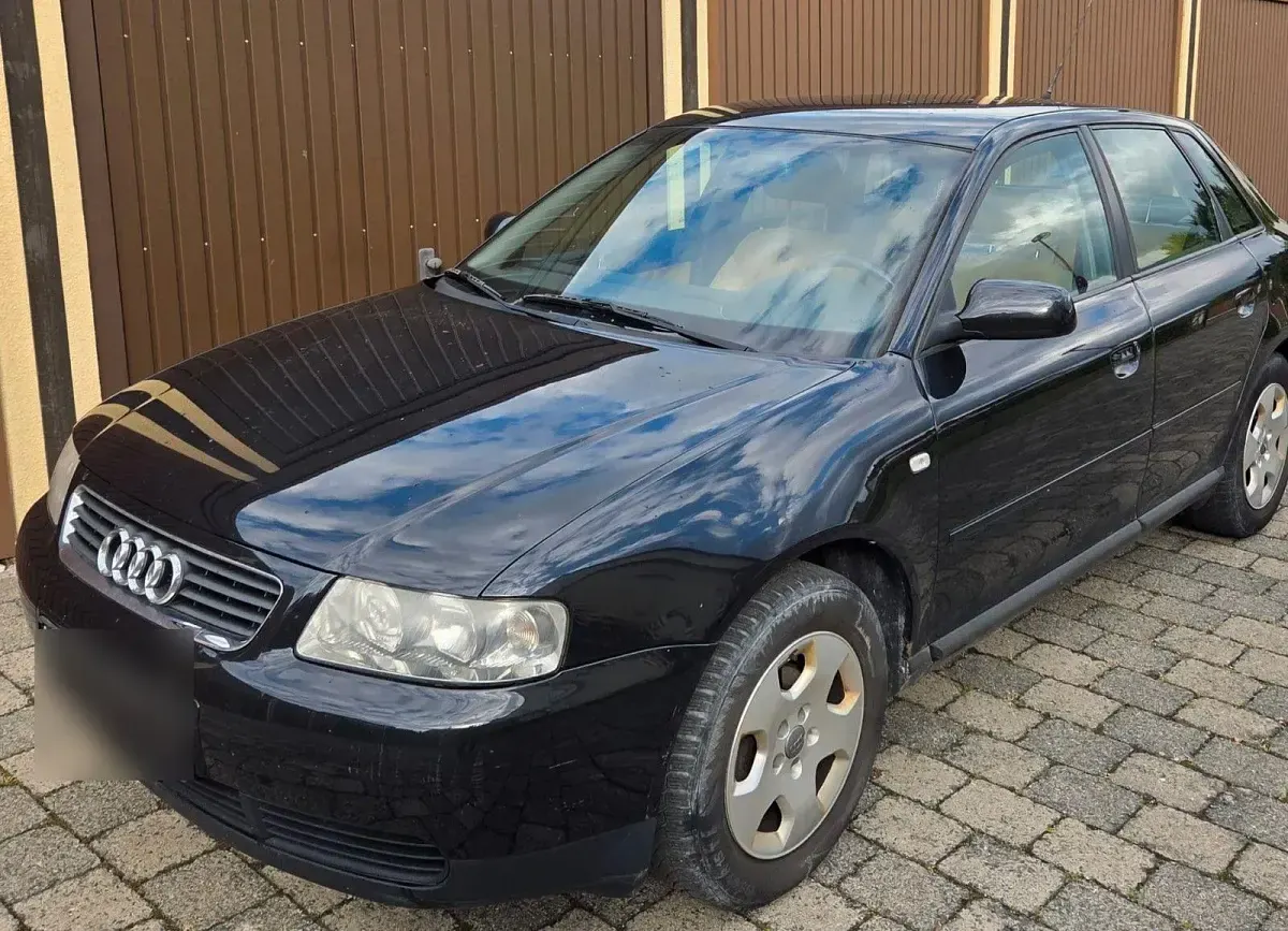 Gebraucht Audi A3 Attraction 102 PS (75 kW) 2001 Schwarz Kleinwagen