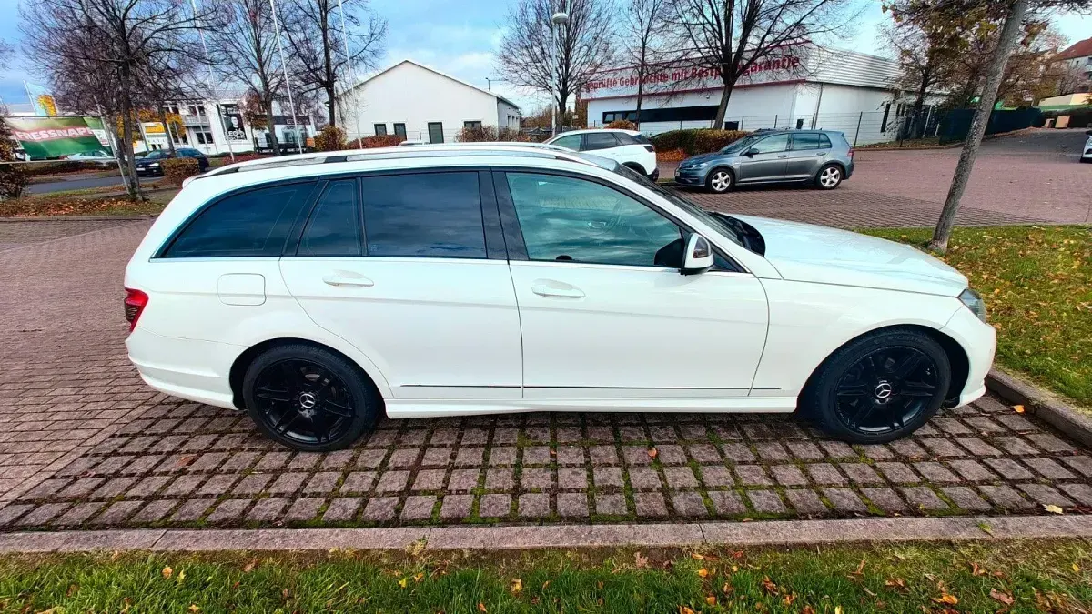 Gebraucht Mercedes 220 170 PS (125 kW) 2008 Weiß Kombi