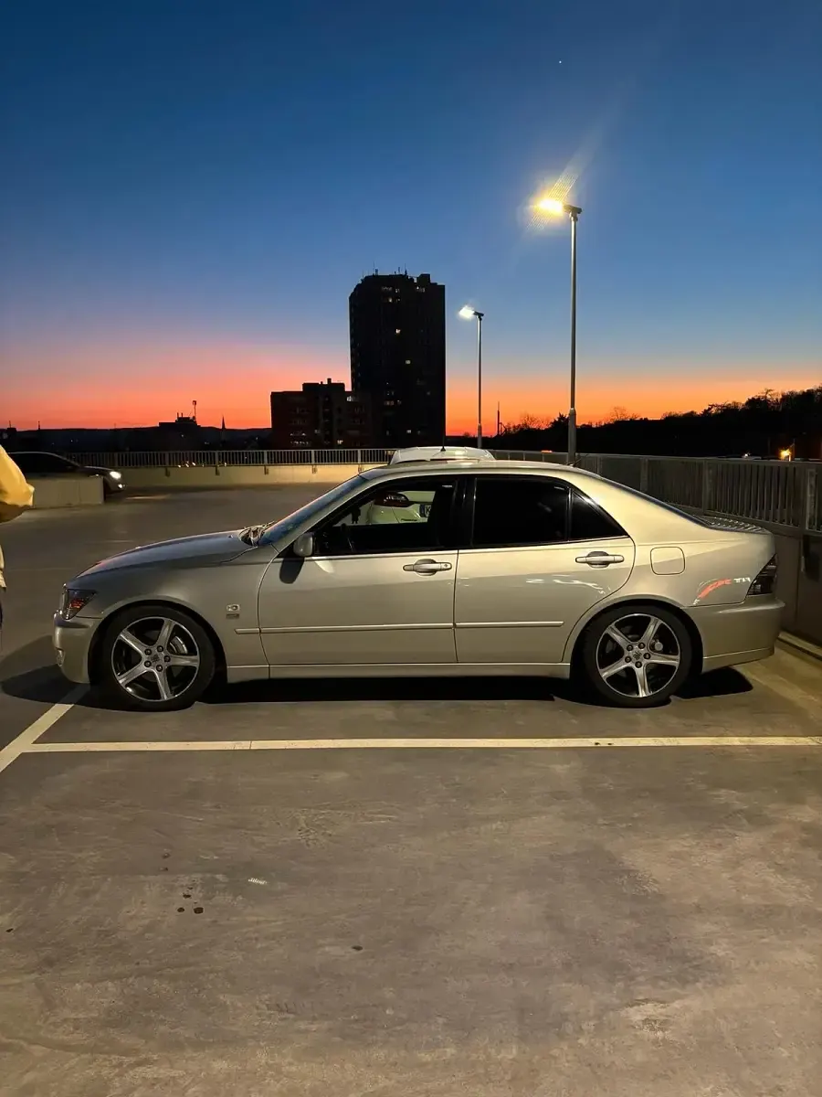 Gebraucht Lexus IS200 155 PS (114 kW) 1999 Silber Limousine