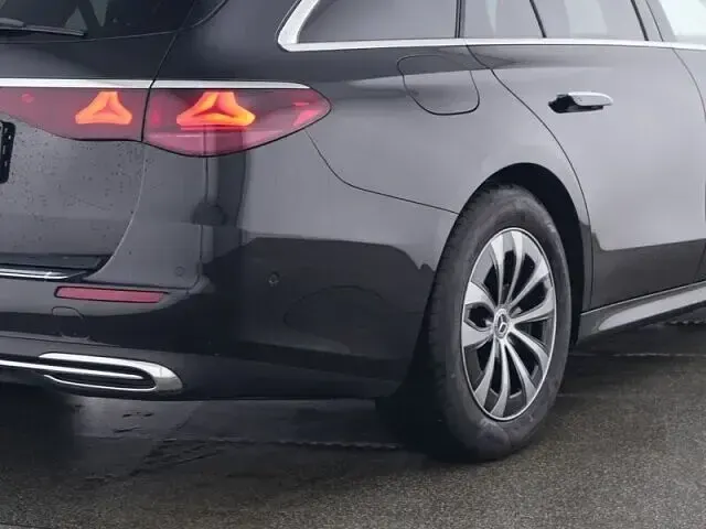 Gebraucht Mercedes E220 Avantgarde 197 PS (144 kW) 2025 Lack obsidianschwarz Kombi