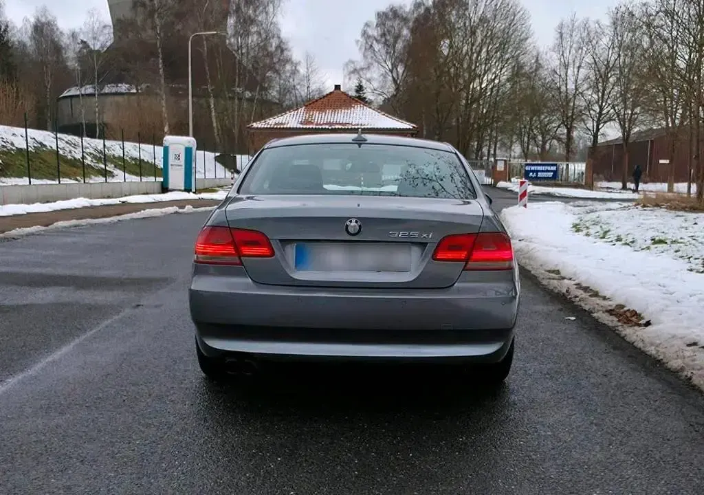 Gebraucht BMW 325 218 PS (160 kW) 2008 Grau Coupé