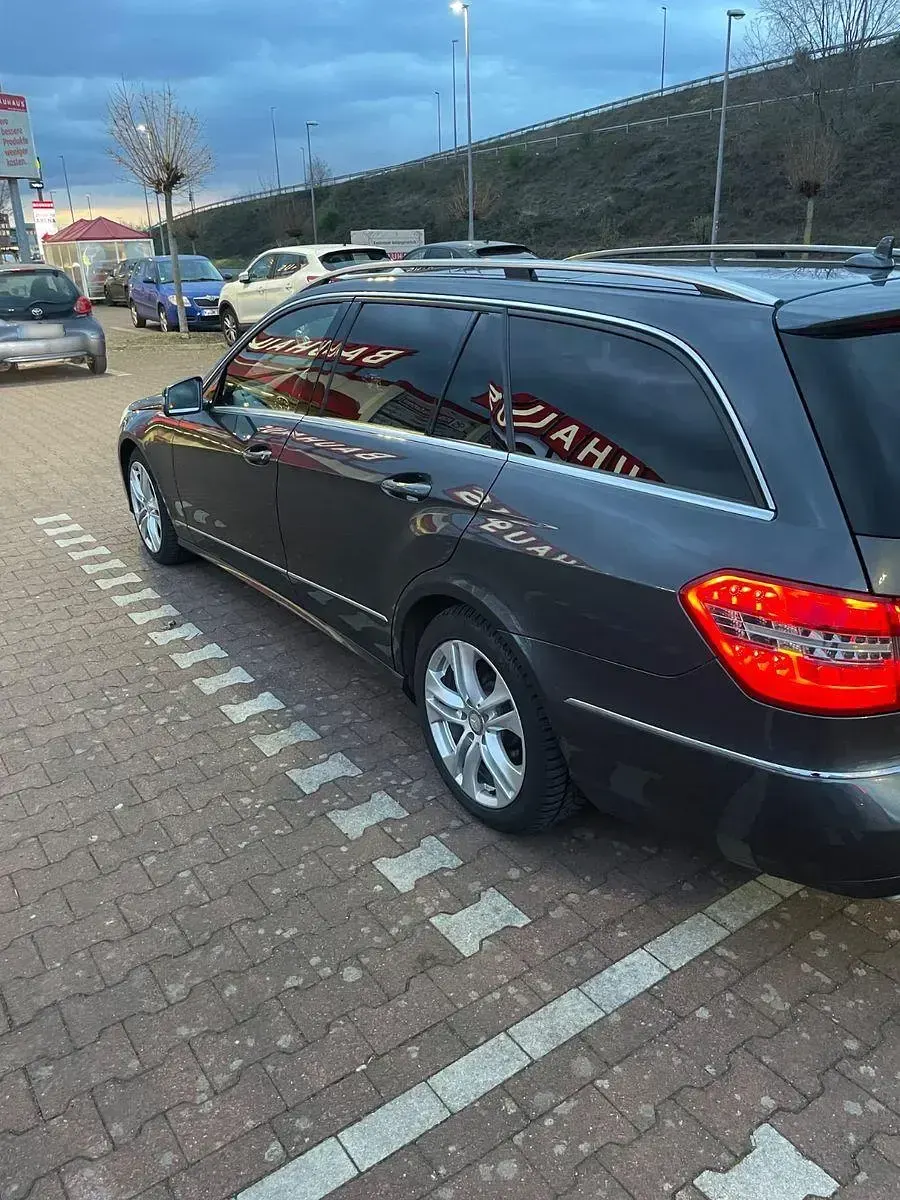 Gebraucht Mercedes E300 Avantgarde 204 PS (150 kW) 2012 Kombi