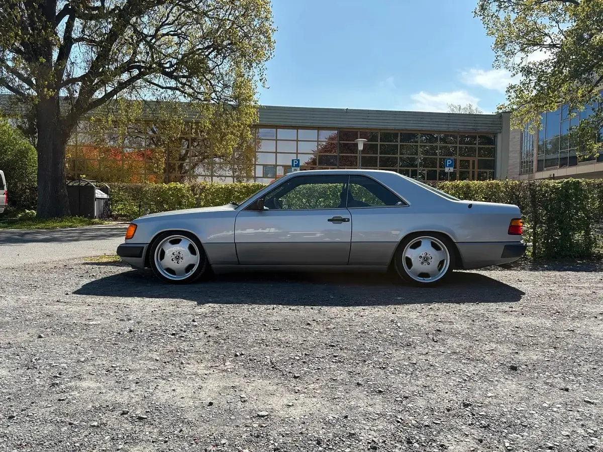 Gebraucht Mercedes E300 180 PS (132 kW) 1989 Silber Coupé