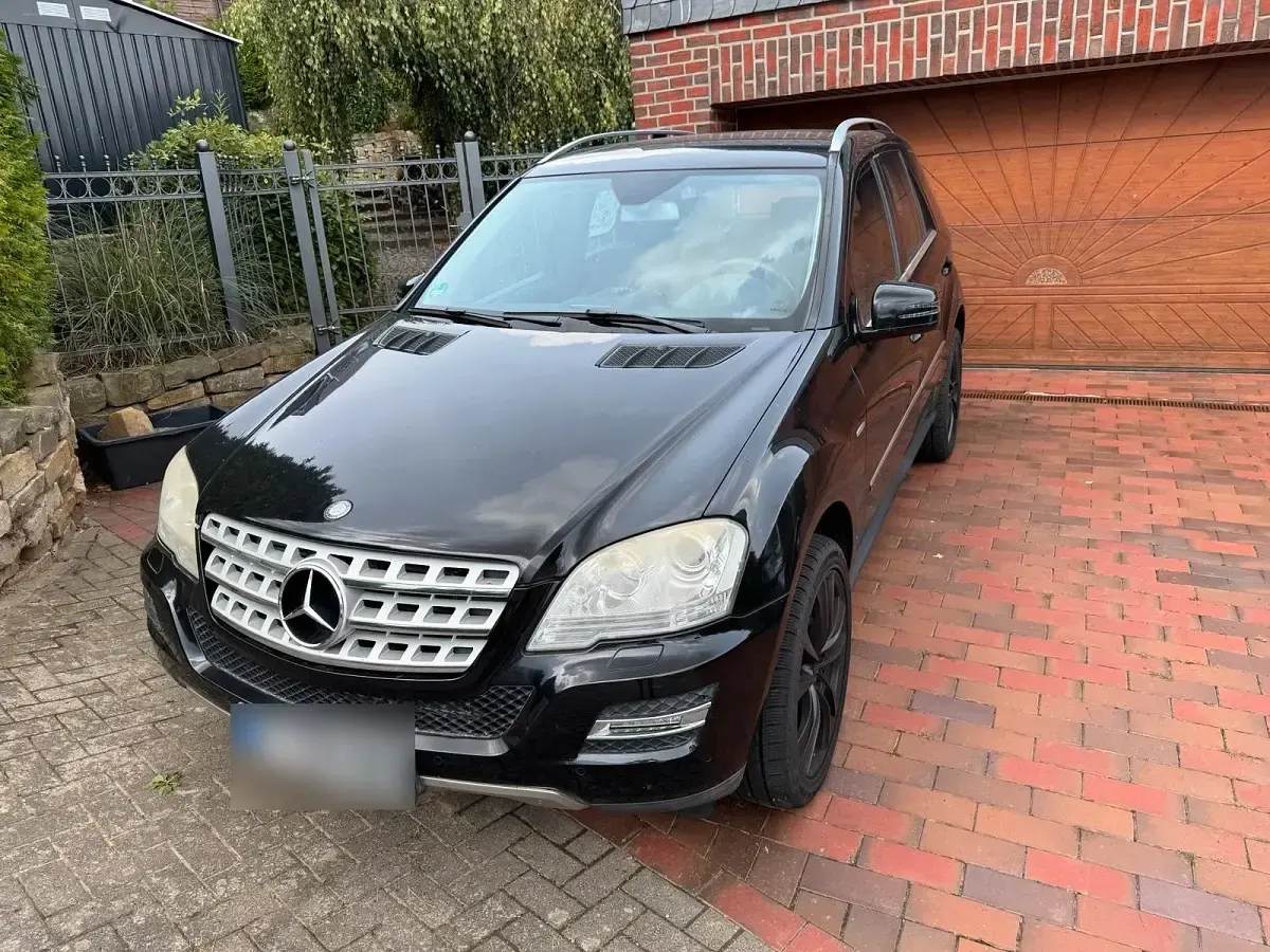 Gebraucht Mercedes ML300 204 PS (150 kW) 2010 Schwarz SUV