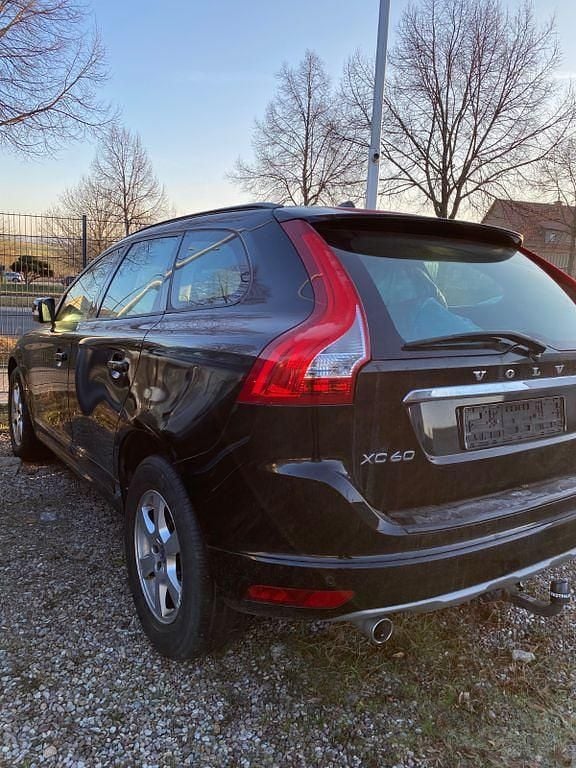 Gebraucht Volvo XC60 Kinetic 150 PS (110 kW) 2016 Schwarz SUV