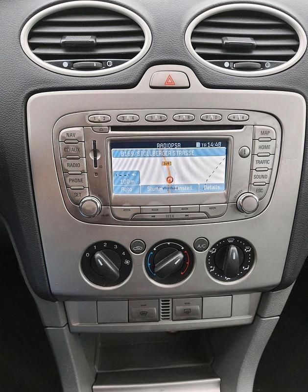 Weiß Gebraucht 2010 Ford Focus Style Kombi | 2.250 € (Fairer Preis) - Bild 1/4