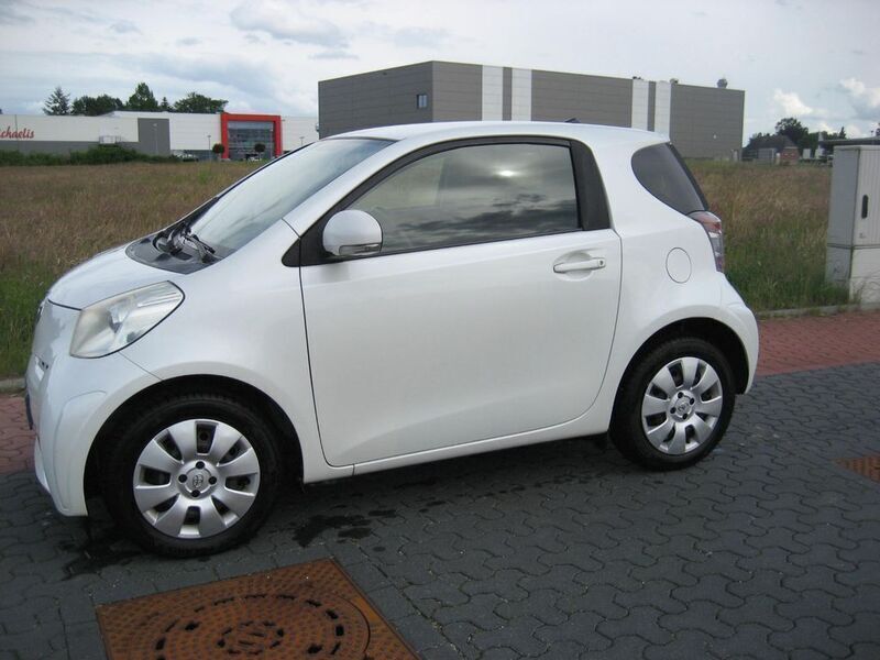 Gebraucht Toyota iQ Basis 68 PS (50 kW) 2009 Weiß Kleinwagen
