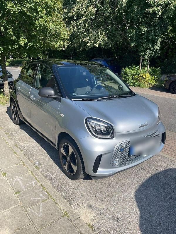 Silber Gebraucht 2021 Smart ForFour Electric Drive Exclusive Kleinwagen | 10.290 € (Guter Preis) - Bild 1/4