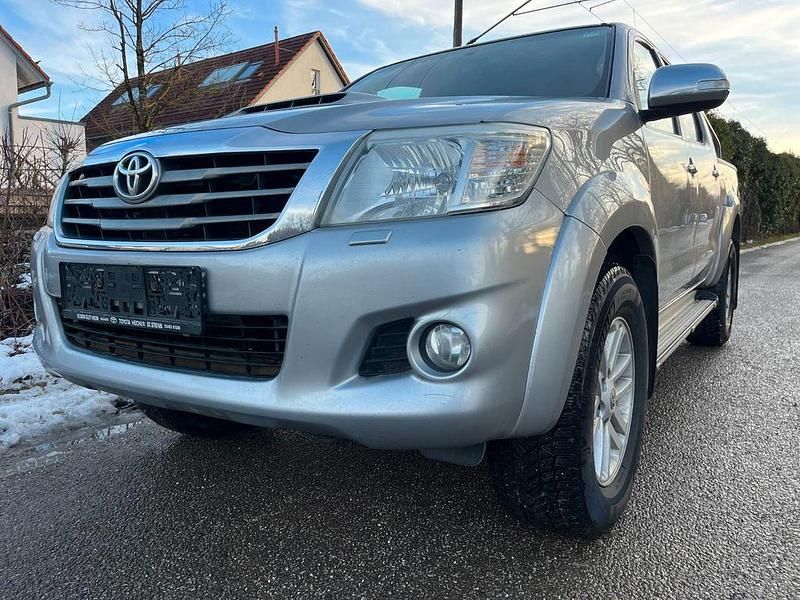 Silber Gebraucht 2015 Toyota HiLux Executive Abholung | 23.205 € - Bild 1/4