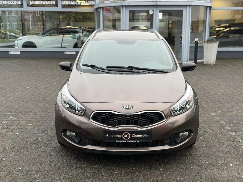 Beige Gebraucht 2015 Kia Ceed Sportswagon Kombi | 7.999 € (Guter Preis) - Bild 1/4