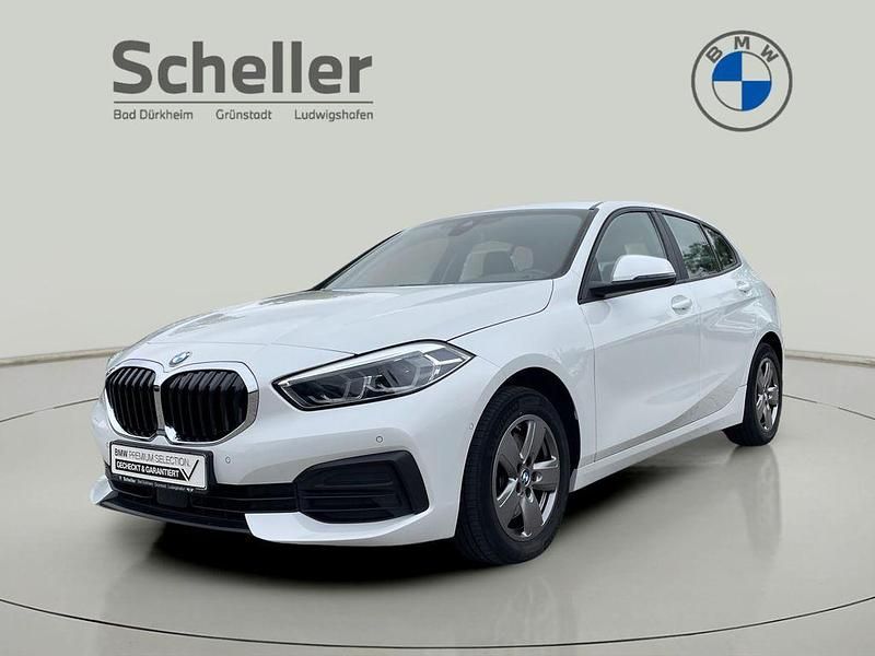 Mineralweiss Gebraucht 2022 BMW 118 Advantage Kleinwagen | 19.999 € (Guter Preis) - Bild 1/4