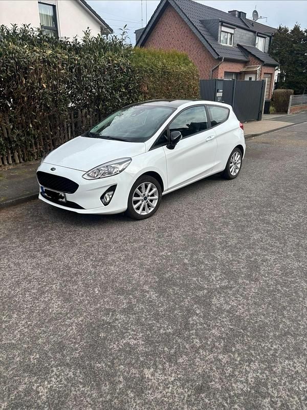 Gebraucht Ford Fiesta 70 PS (51 kW) 2017 Weiß Coupé