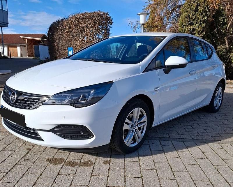 Weiß Gebraucht 2021 Opel Astra Edition Limousine | 13.500 € (Superpreis) - Bild 1/4